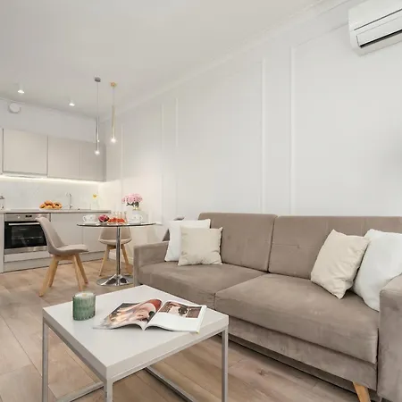 Urban - Luxury 1-bedroom, Mennica Апартаменти Варшава