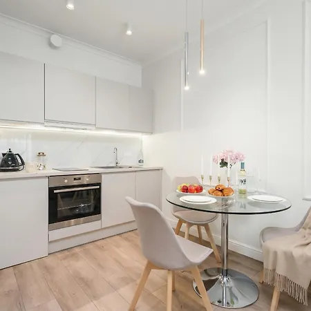 Urban - Luxury 1-bedroom, Mennica Апартаменти