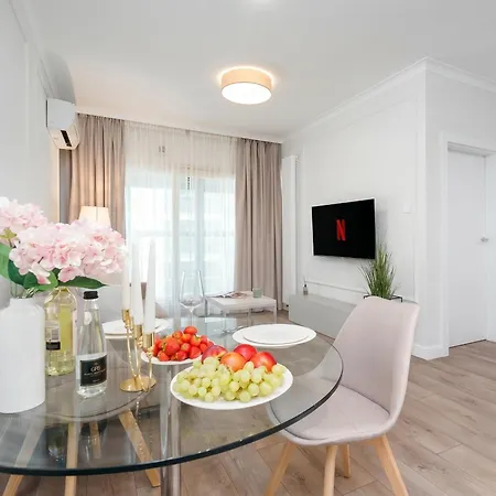Urban - Luxury 1-bedroom, Mennica Варшава
